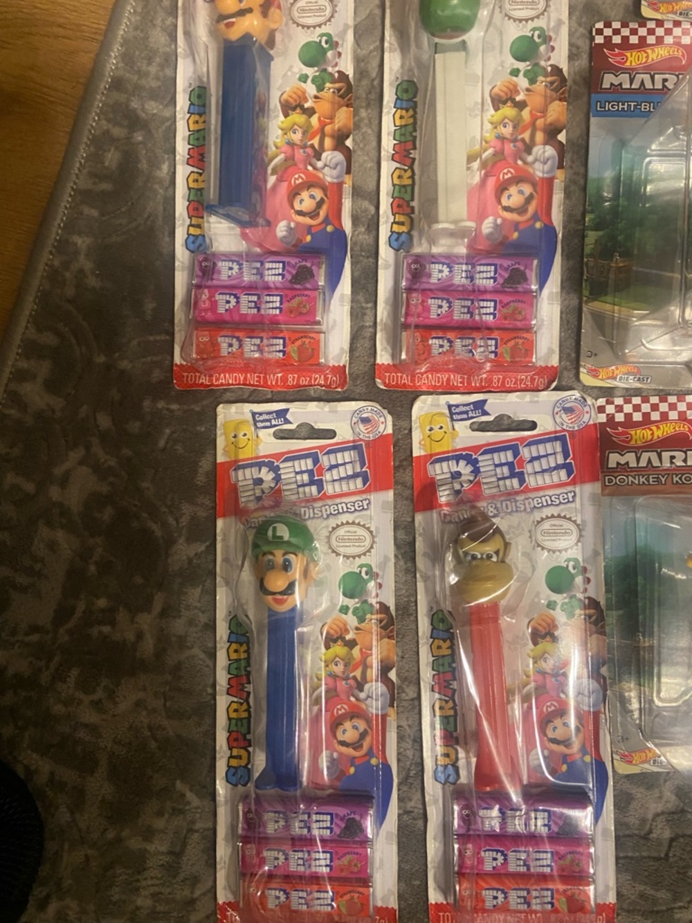 Nintendo Super Mario PEZ Dispensers with Character Tops - Blue, White, Red, Blue